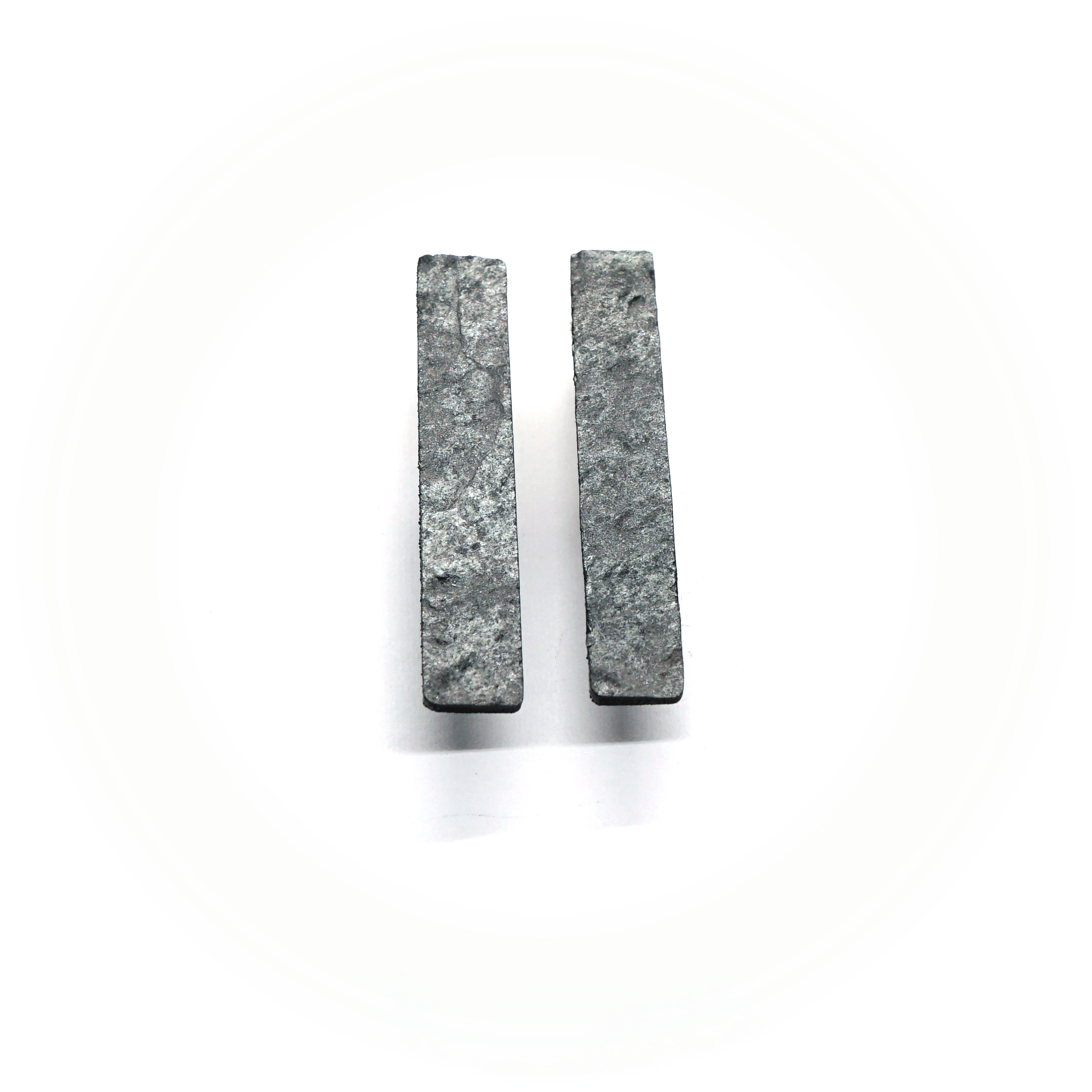 Kivist Kõrvarõngad Tume Kask Sambad